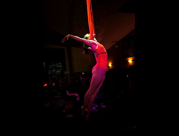 Aerialists Brisbane - Trapeze Artists - Aerial Entertainment Performers